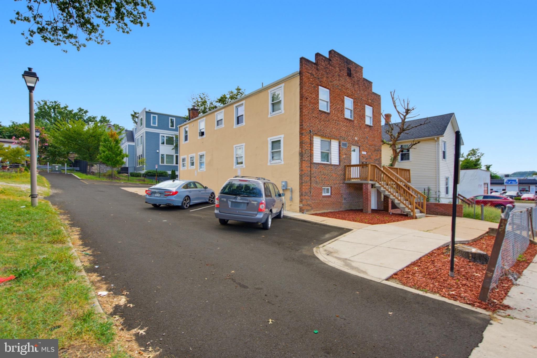 2407 S SHIRLINGTON
