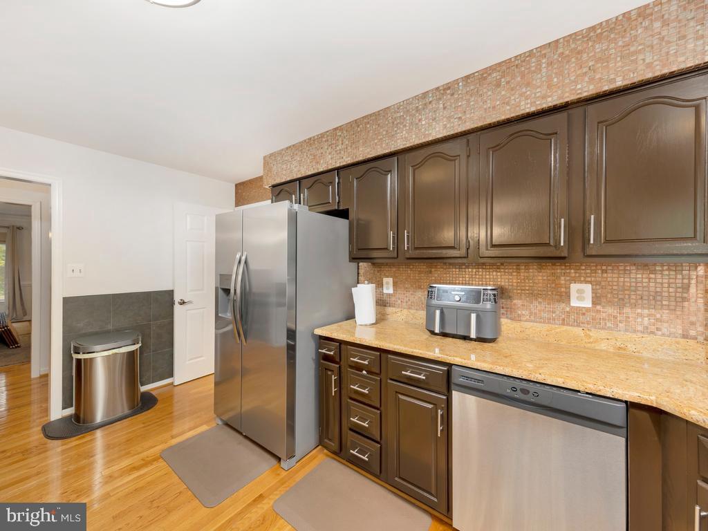 CREEKSIDE - Residential