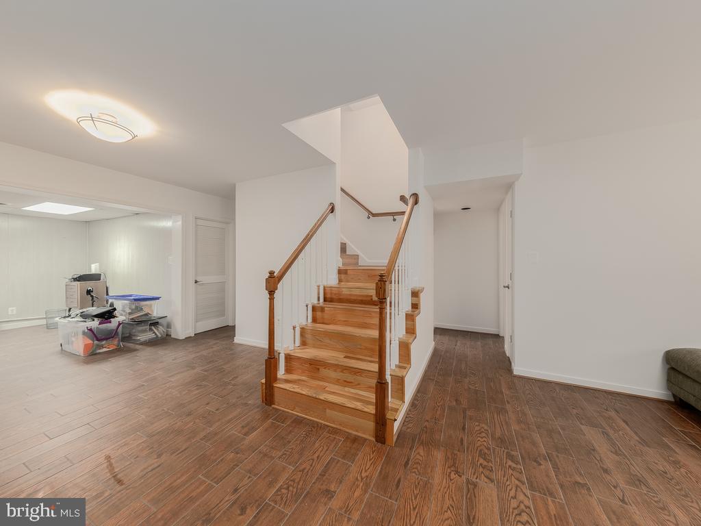 CREEKSIDE - Residential