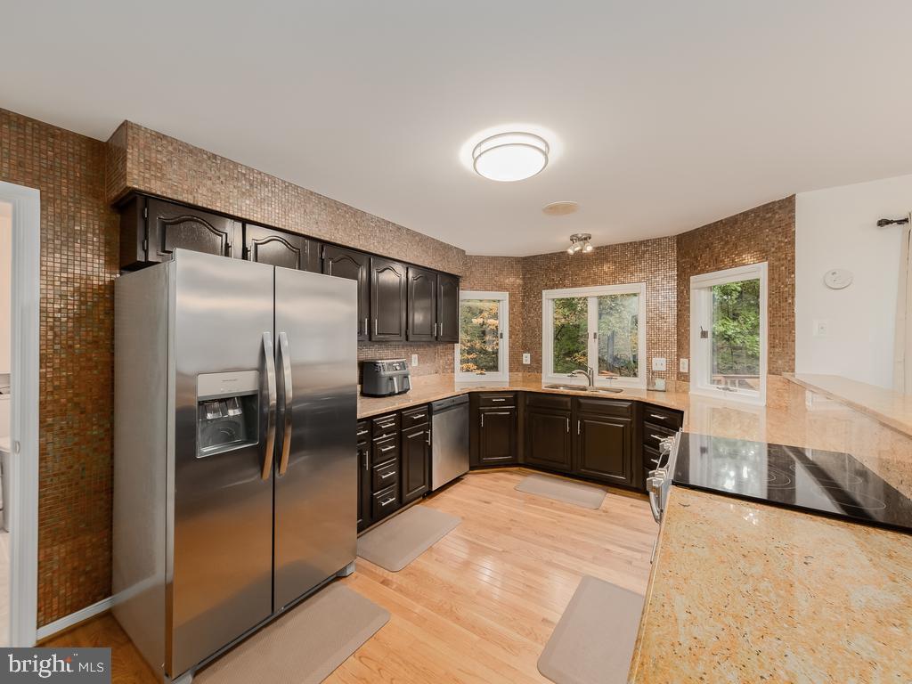 CREEKSIDE - Residential