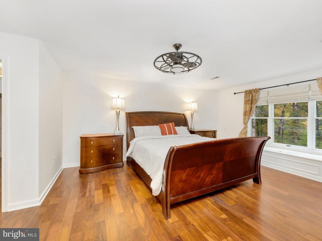 CREEKSIDE - Residential