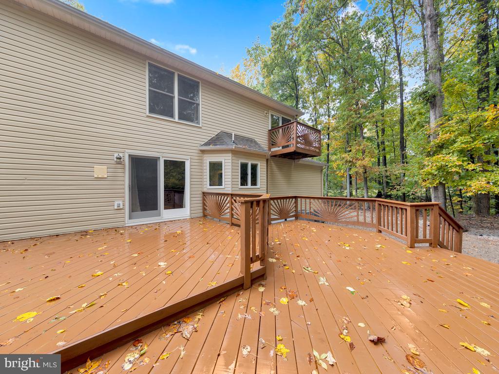 CREEKSIDE - Residential