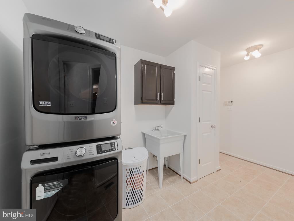 CREEKSIDE - Residential