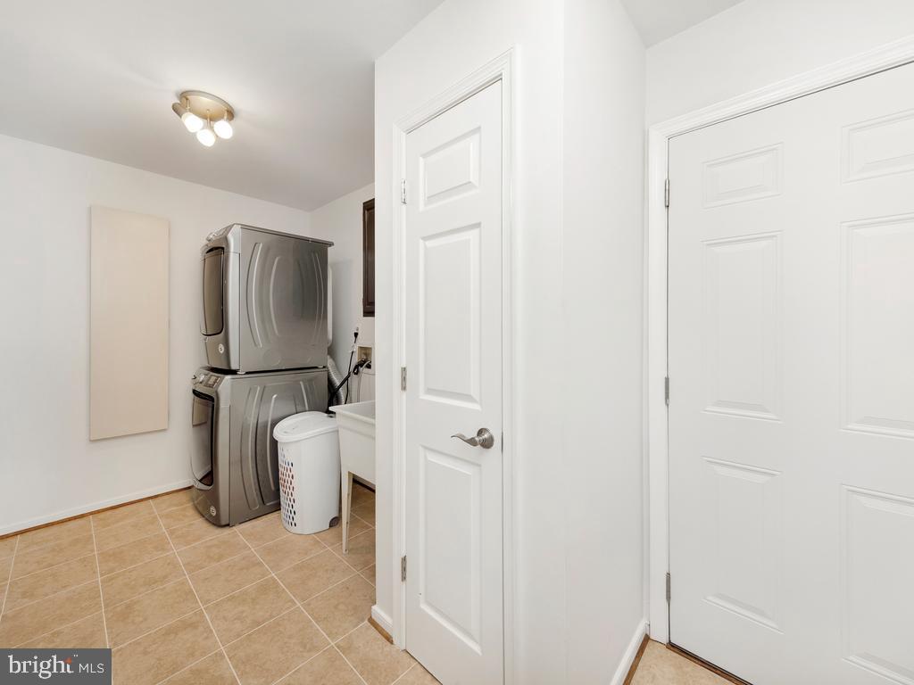 CREEKSIDE - Residential