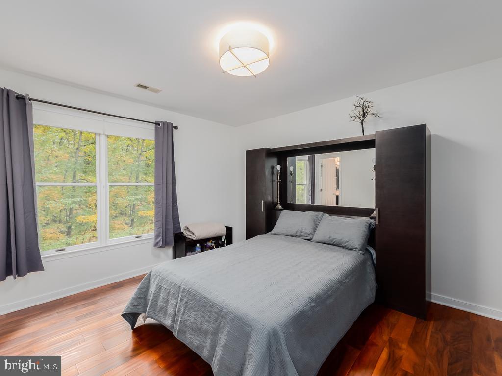 CREEKSIDE - Residential