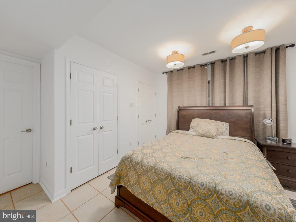 CREEKSIDE - Residential