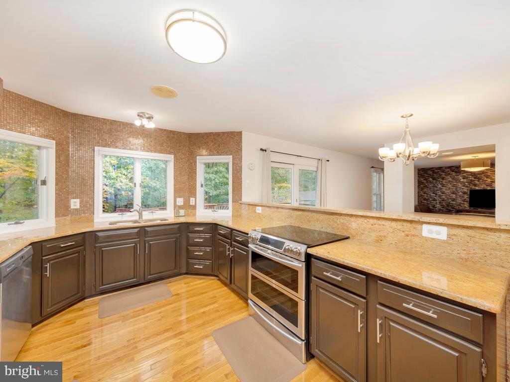 CREEKSIDE - Residential