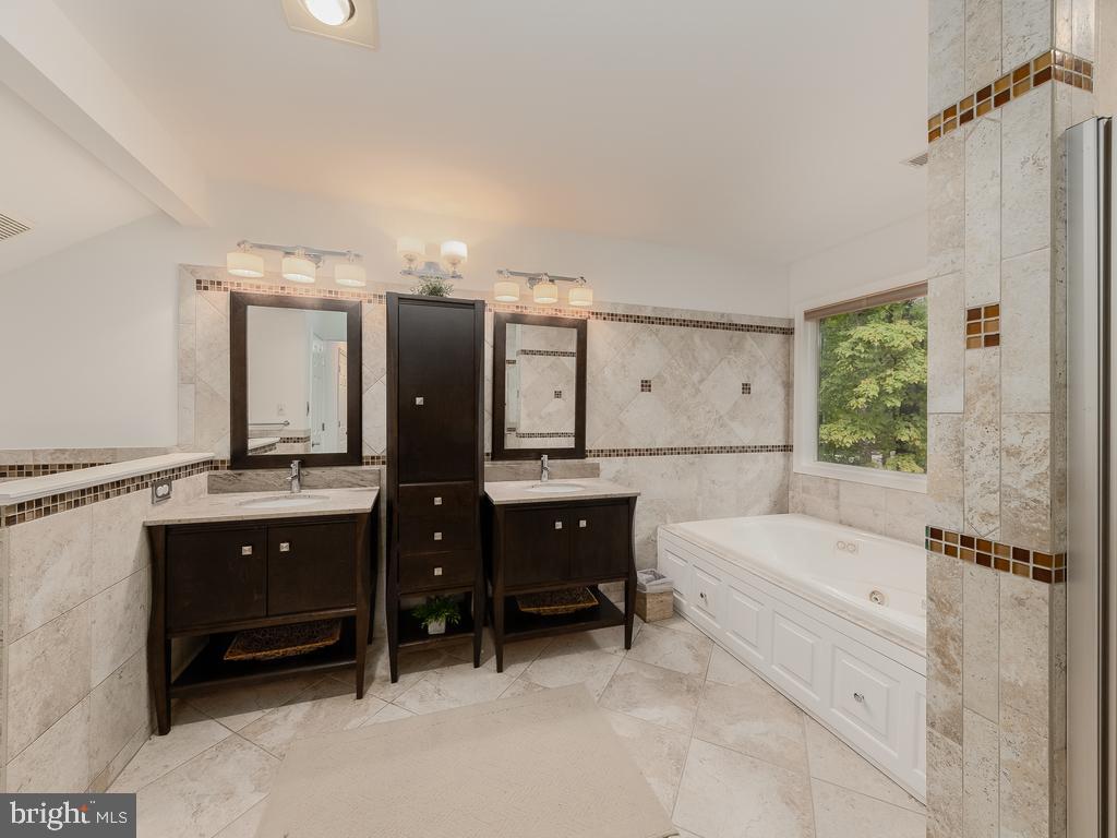 CREEKSIDE - Residential