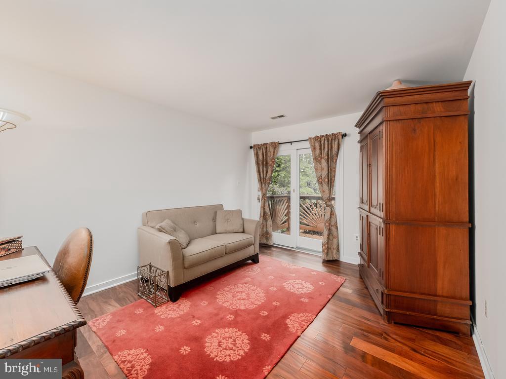 CREEKSIDE - Residential