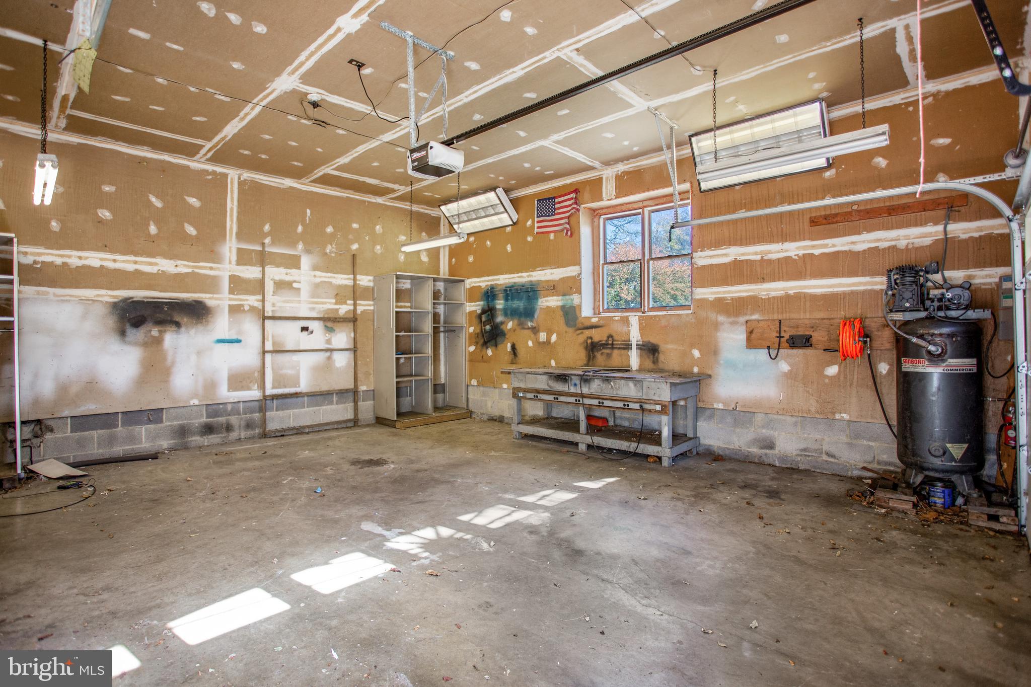 DAVIDSONVILLE - Residential