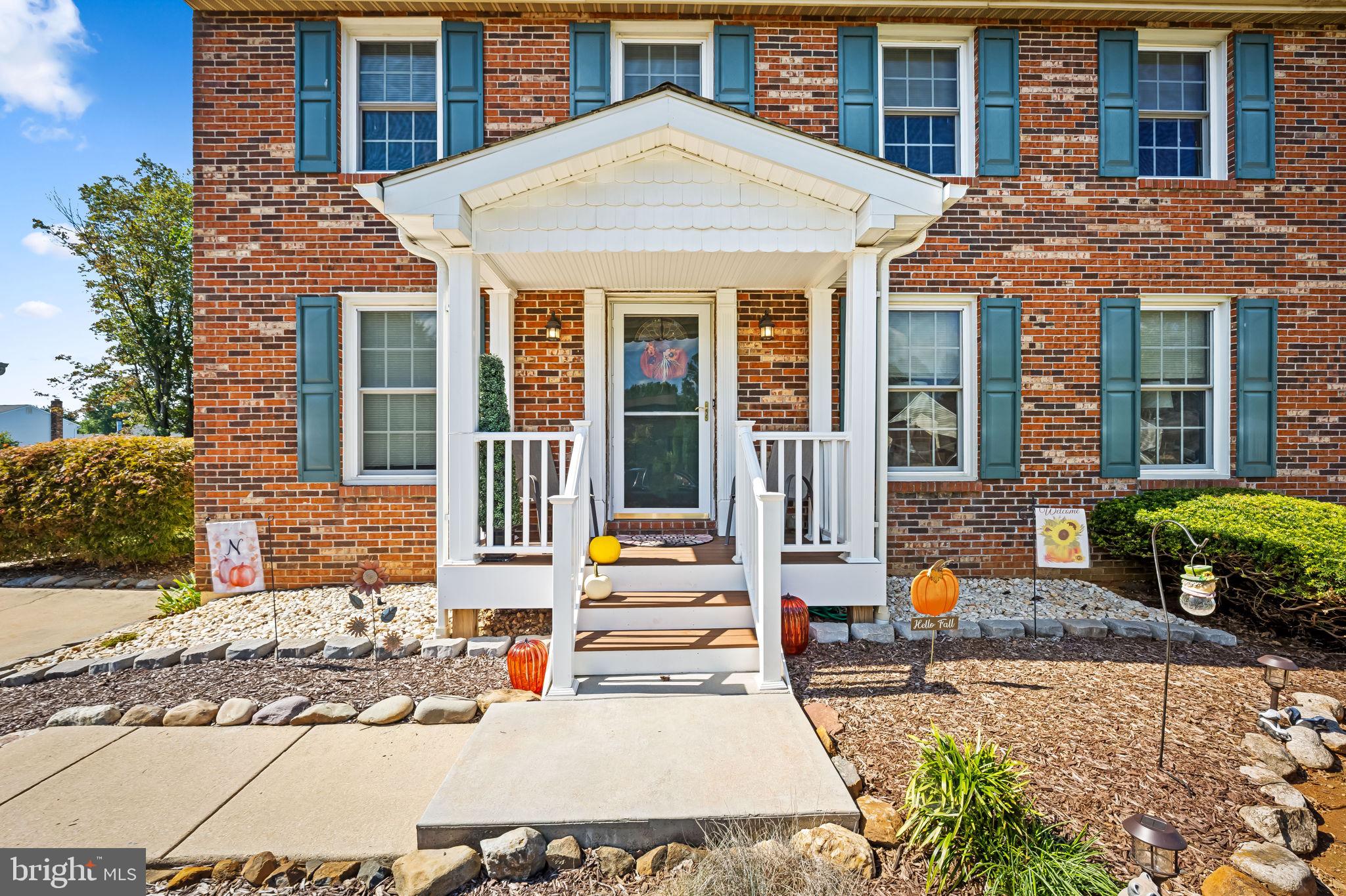 1346 VANDERBILT ROAD