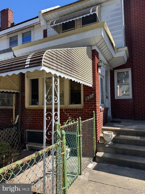 Townhouse For Sale - 7337 E Walnut Lane<br/> PHILADELPHIA, PA 19138