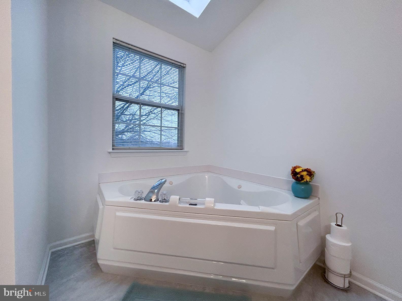 SCARLET OAKS - Residential