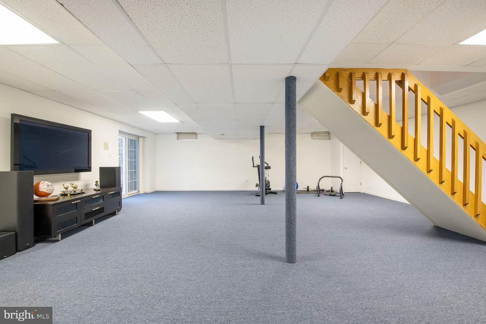 SCARLET OAKS - Residential