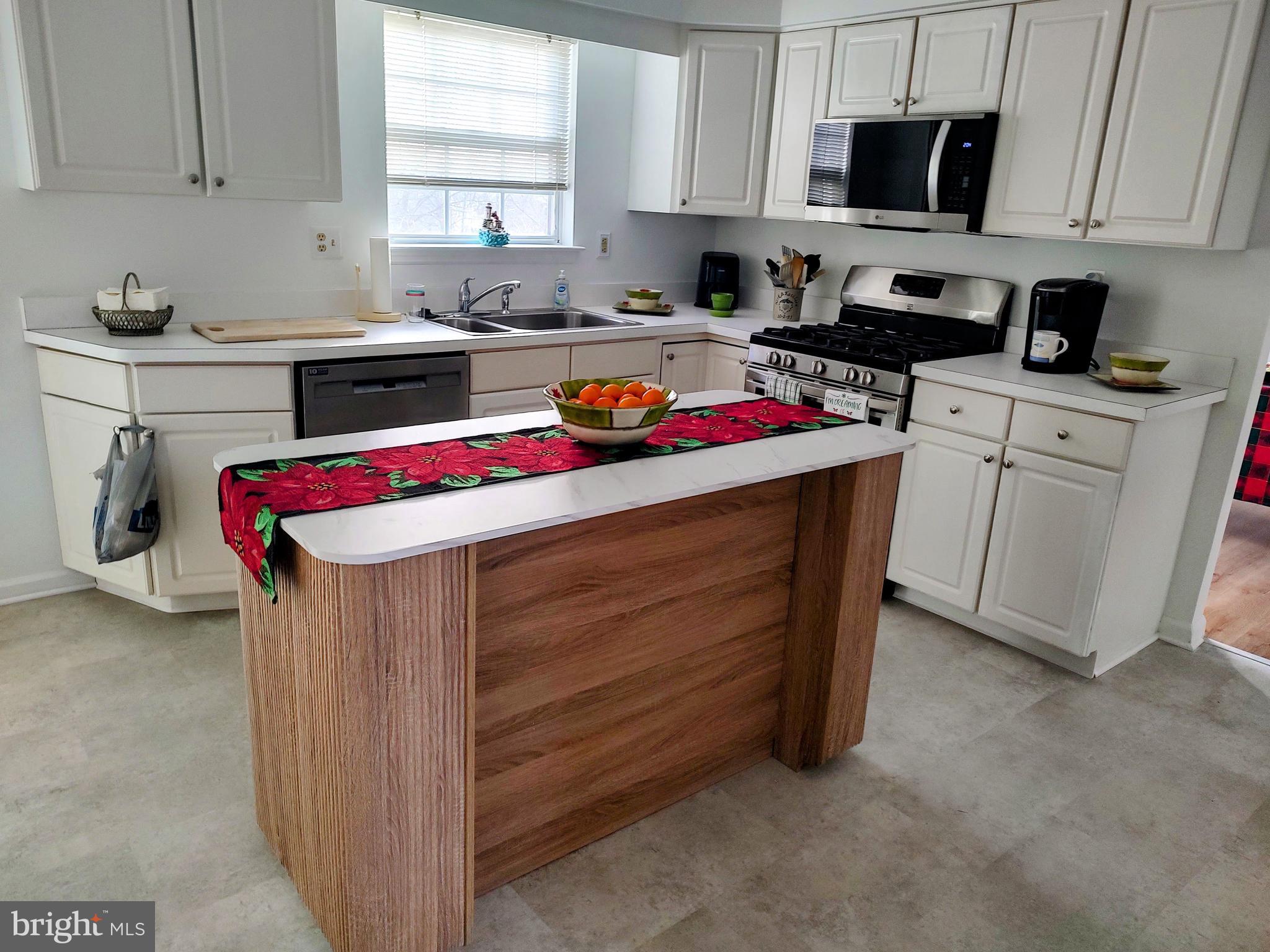 SCARLET OAKS - Residential