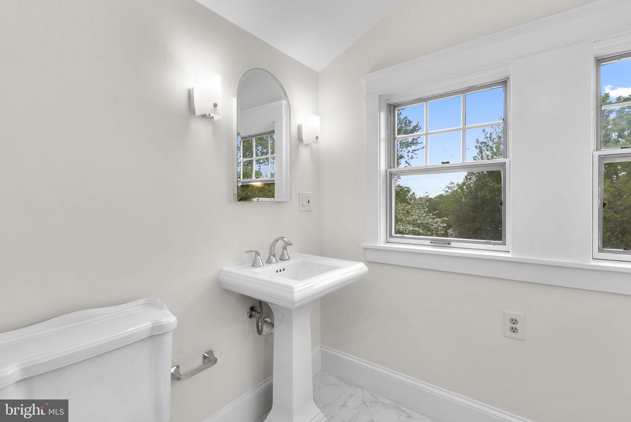 NORTH WOODSIDE - Residential