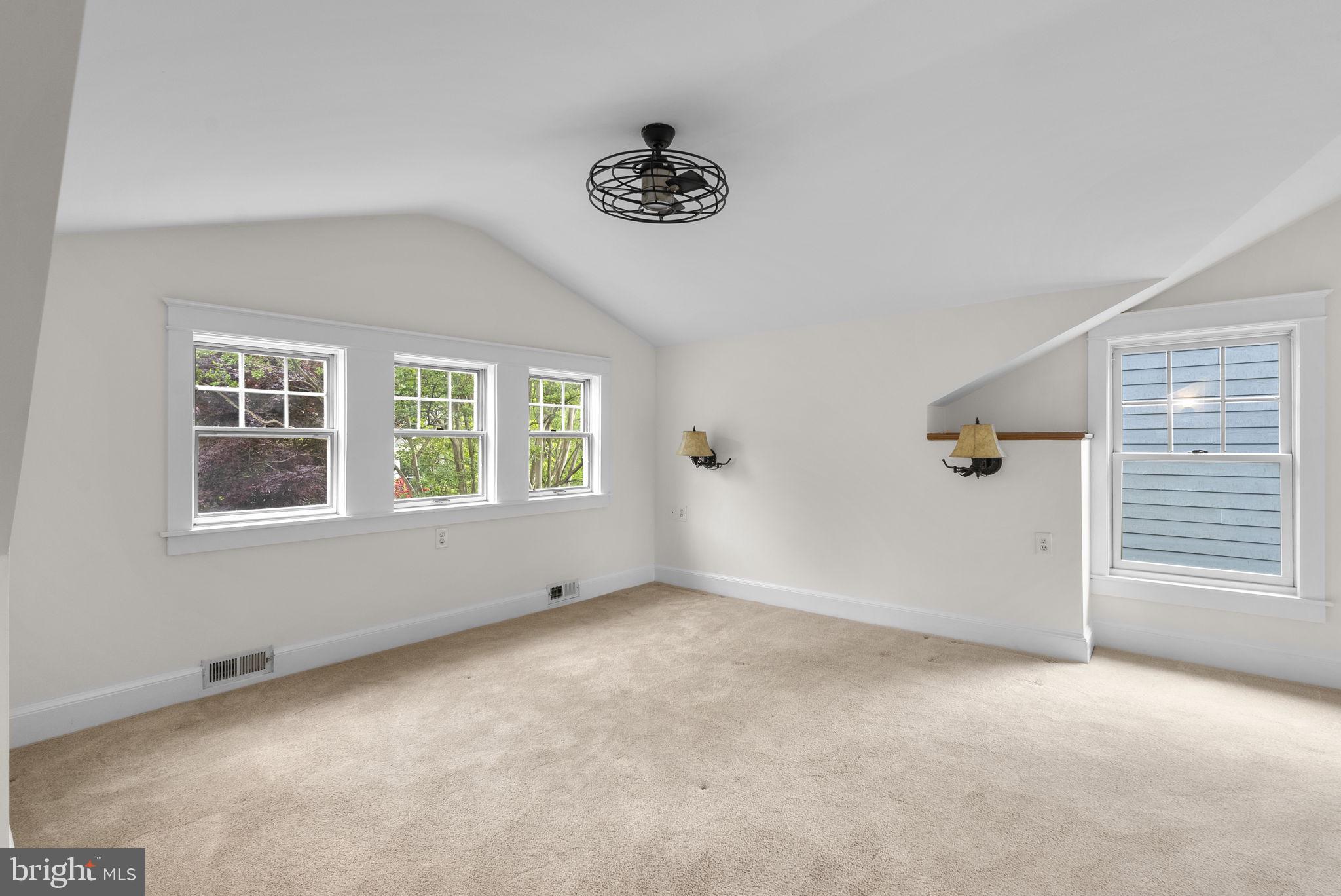 NORTH WOODSIDE - Residential