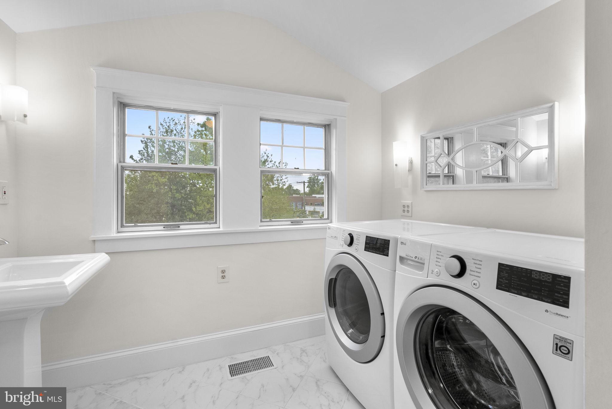 NORTH WOODSIDE - Residential