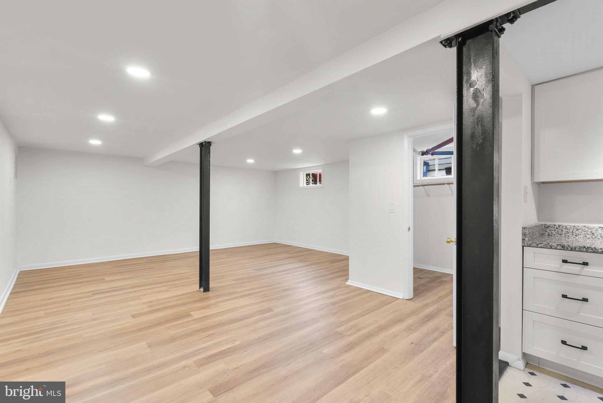 NORTH WOODSIDE - Residential