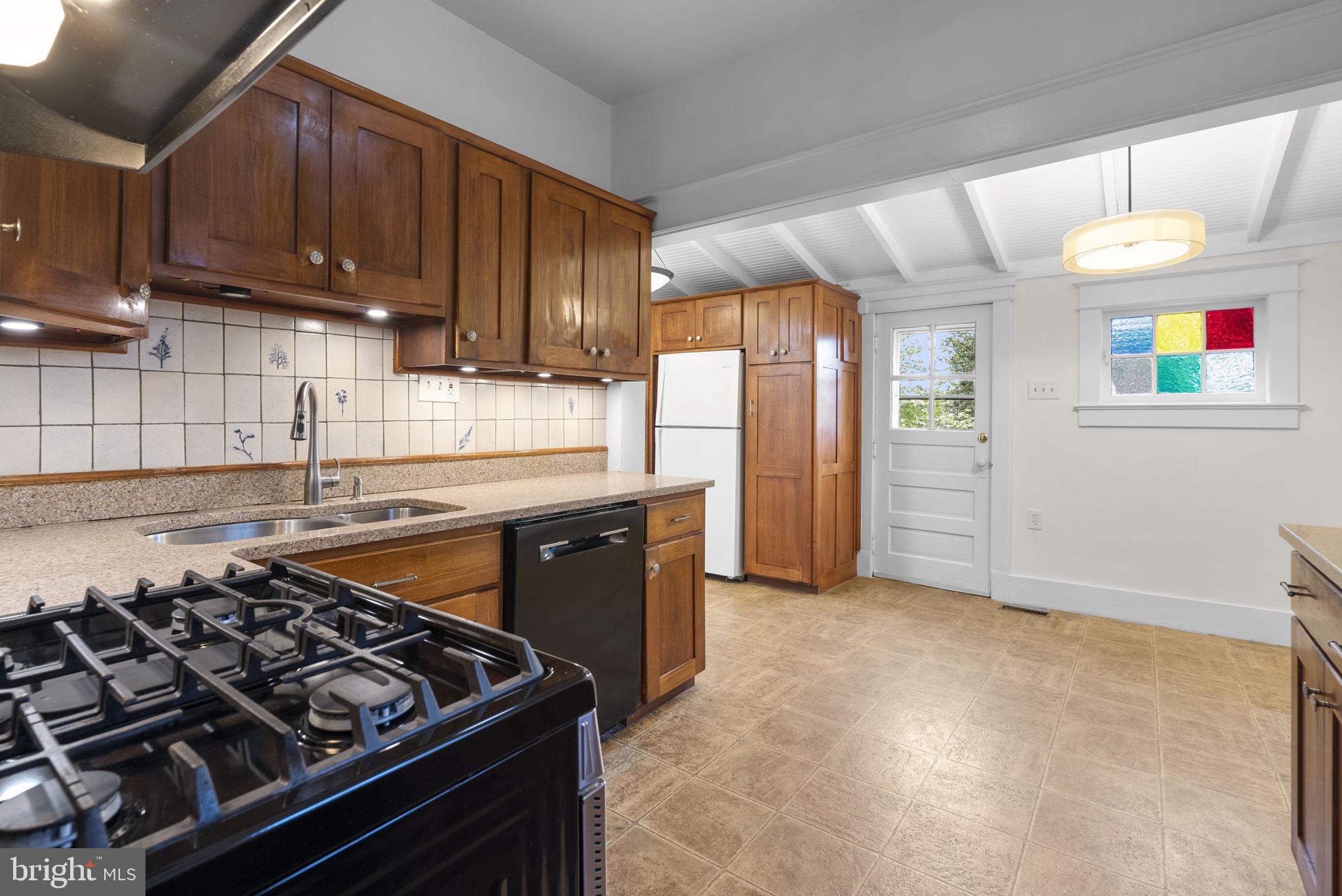 NORTH WOODSIDE - Residential