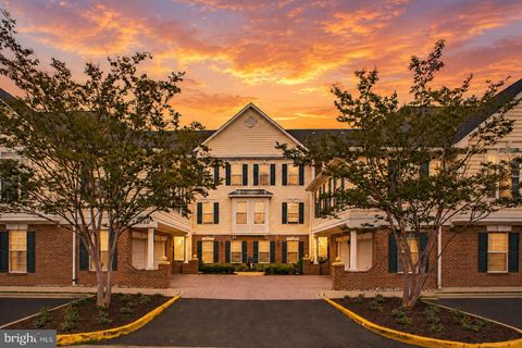 Condo For Sale - 25320 Lake Mist Square #103<br/> Loudoun County, CHANTILLY, VA 20152