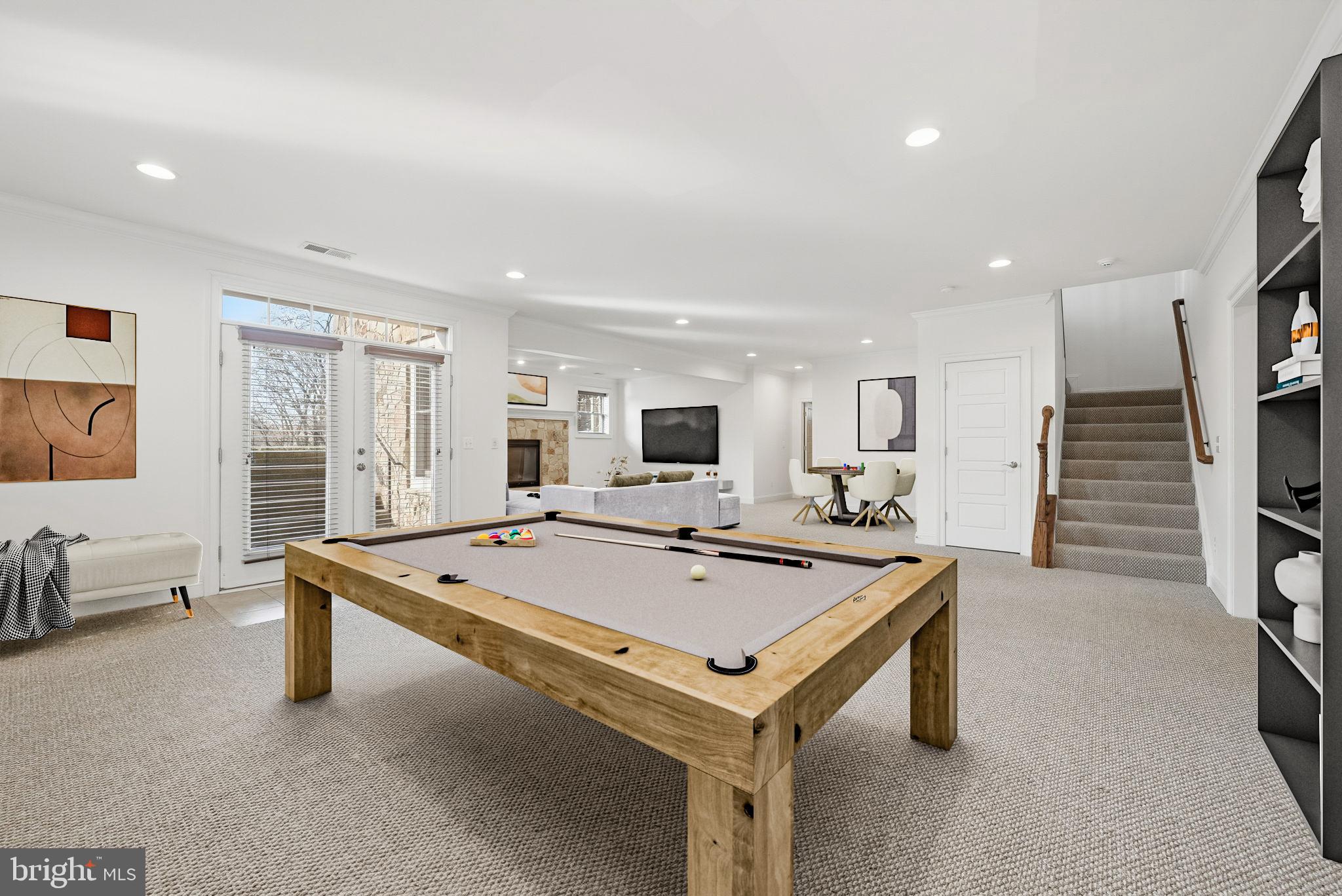 EMBASSY COURT - Residential