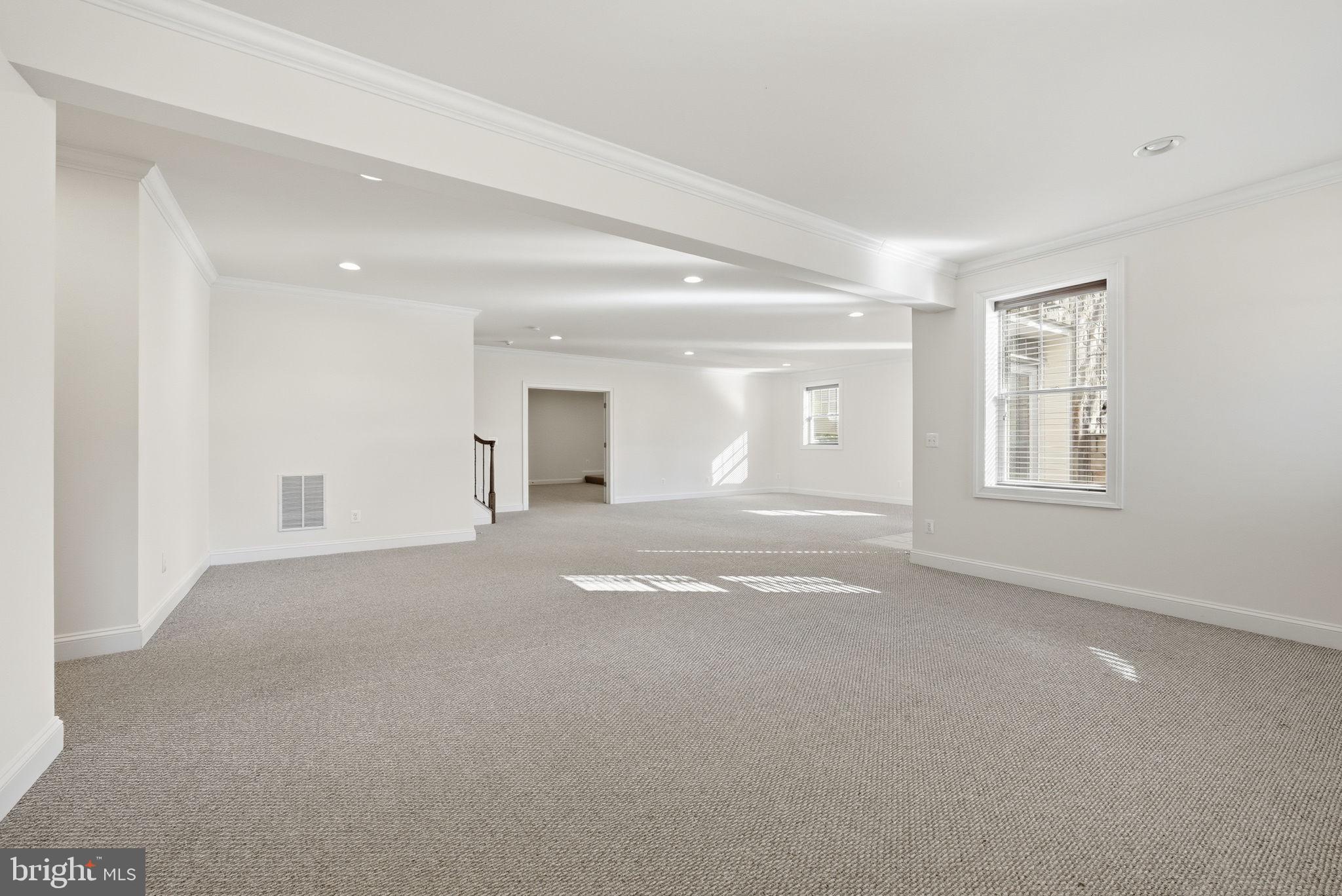 EMBASSY COURT - Residential