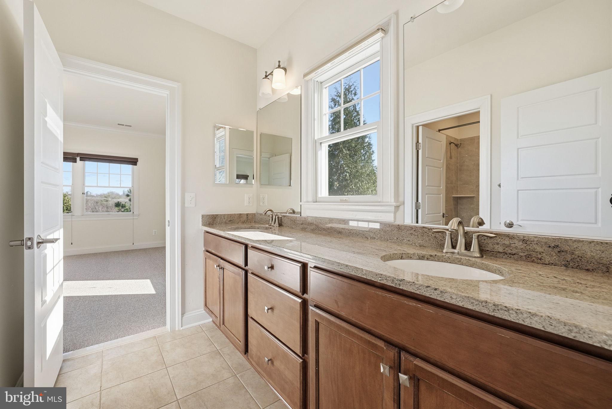 EMBASSY COURT - Residential