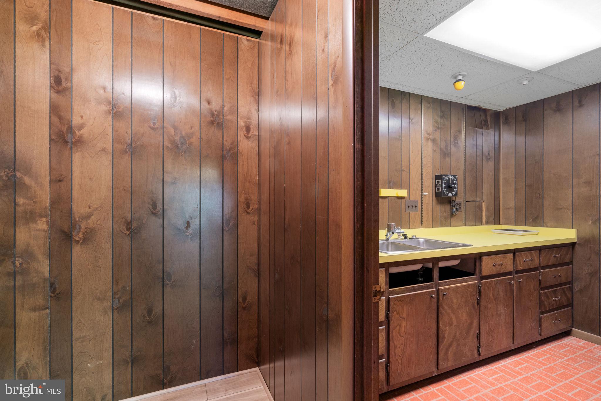 BRIDLE PATH MANOR - Residential