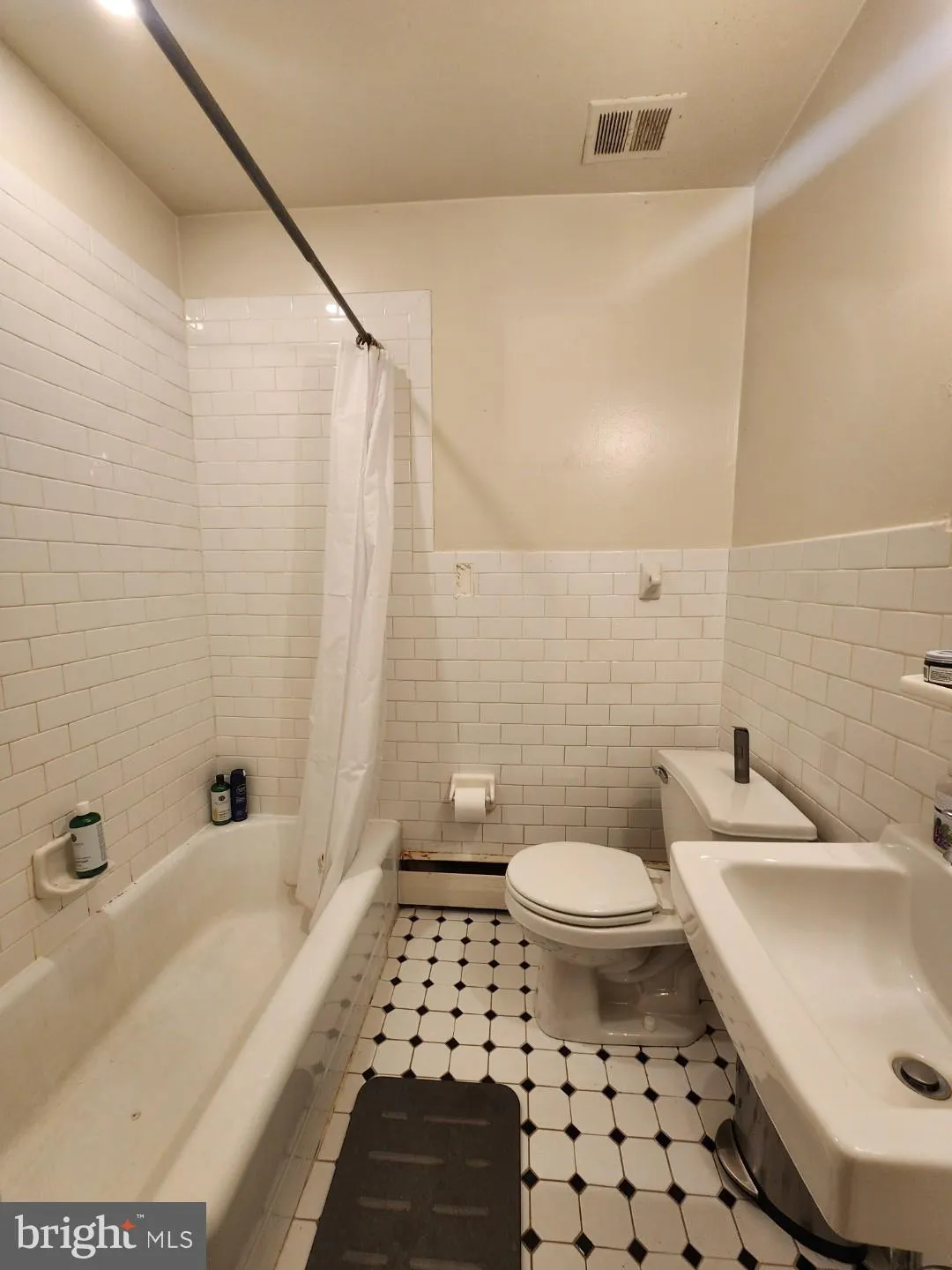 Philadelphia, Pennsylvania 19107, United States, 1 Bedroom Bedrooms, ,1 BathroomBathrooms,Residential,Pending,107504