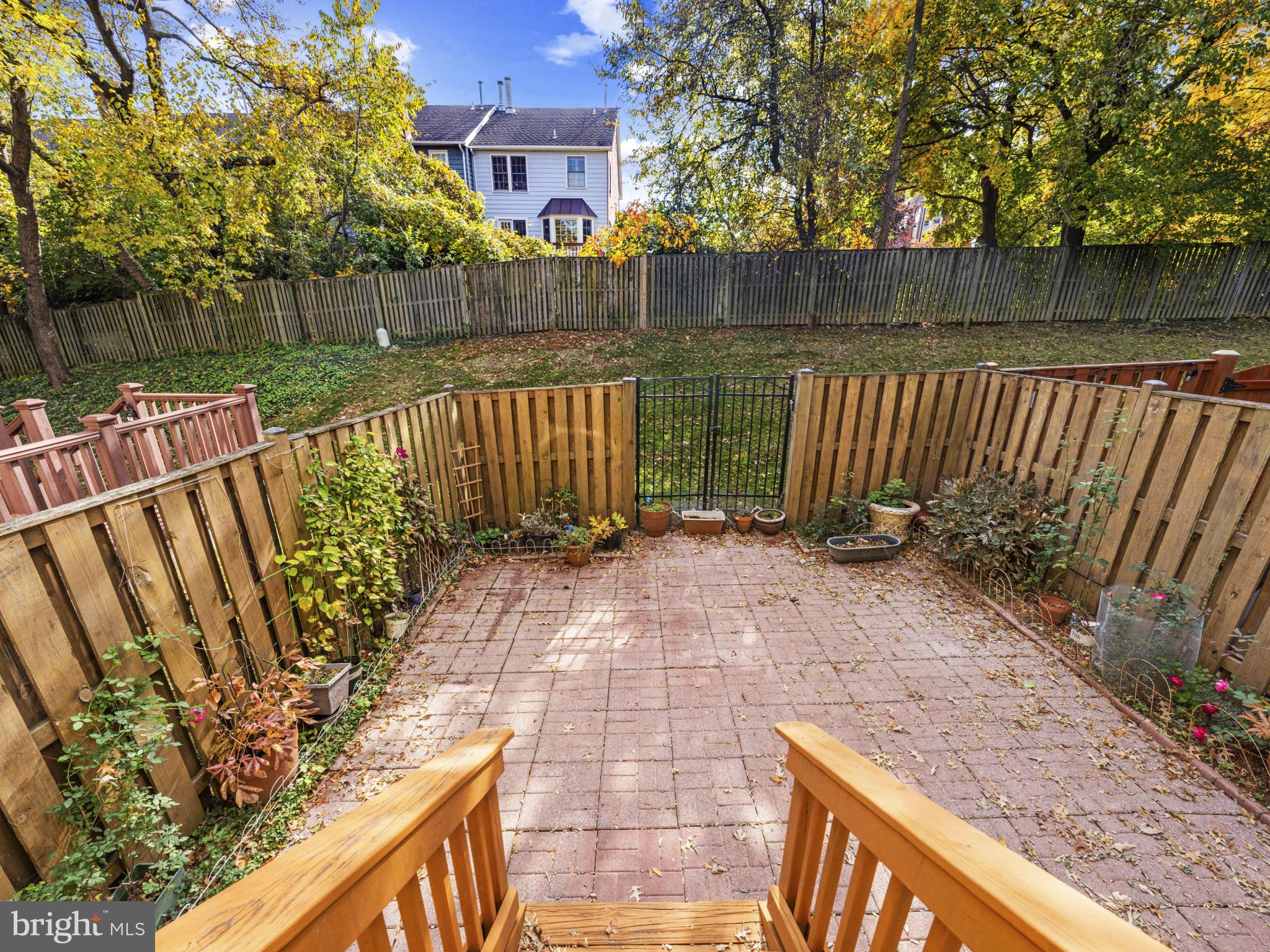 COURTS OF TYSONS - Residential