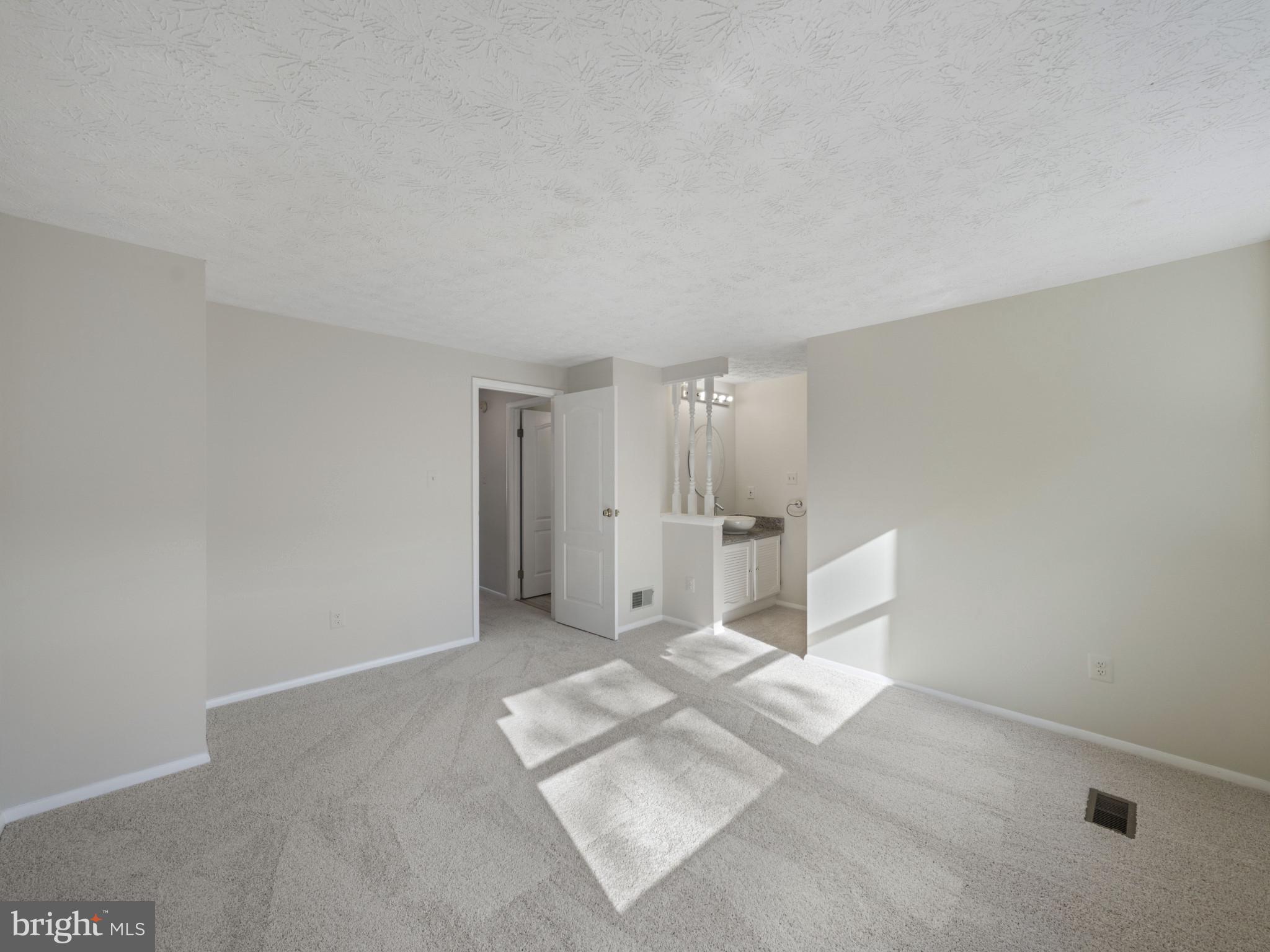 COURTS OF TYSONS - Residential