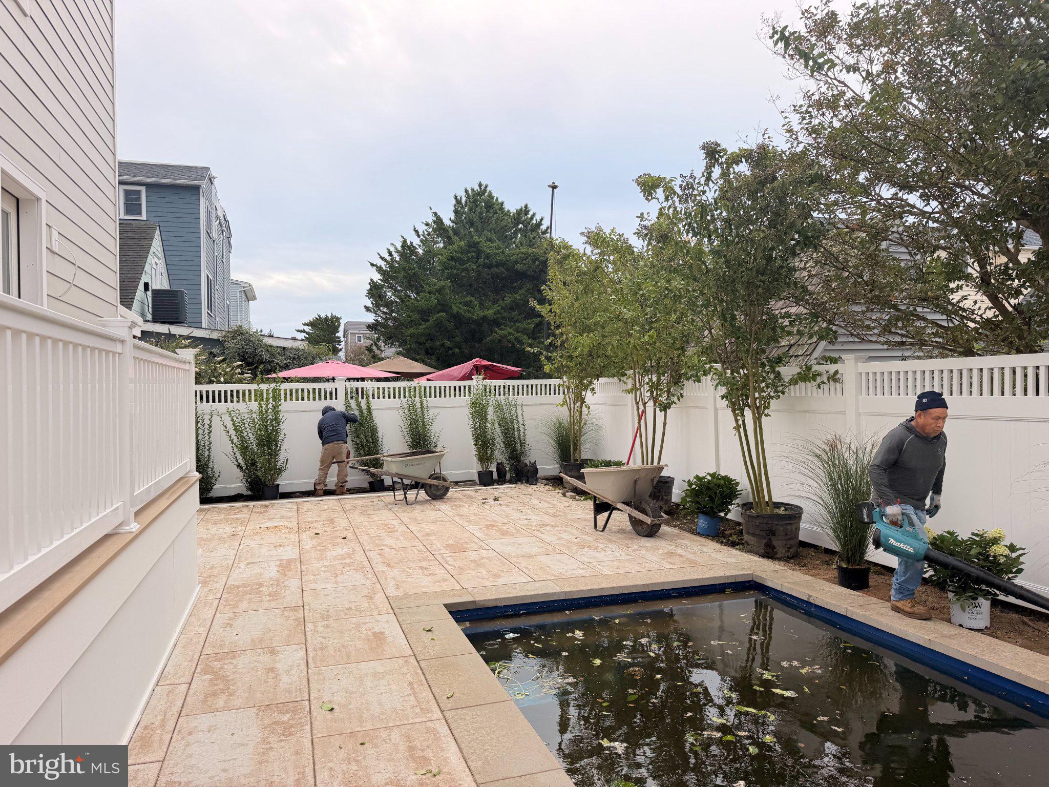 6 E SIGSBEE AVENUE