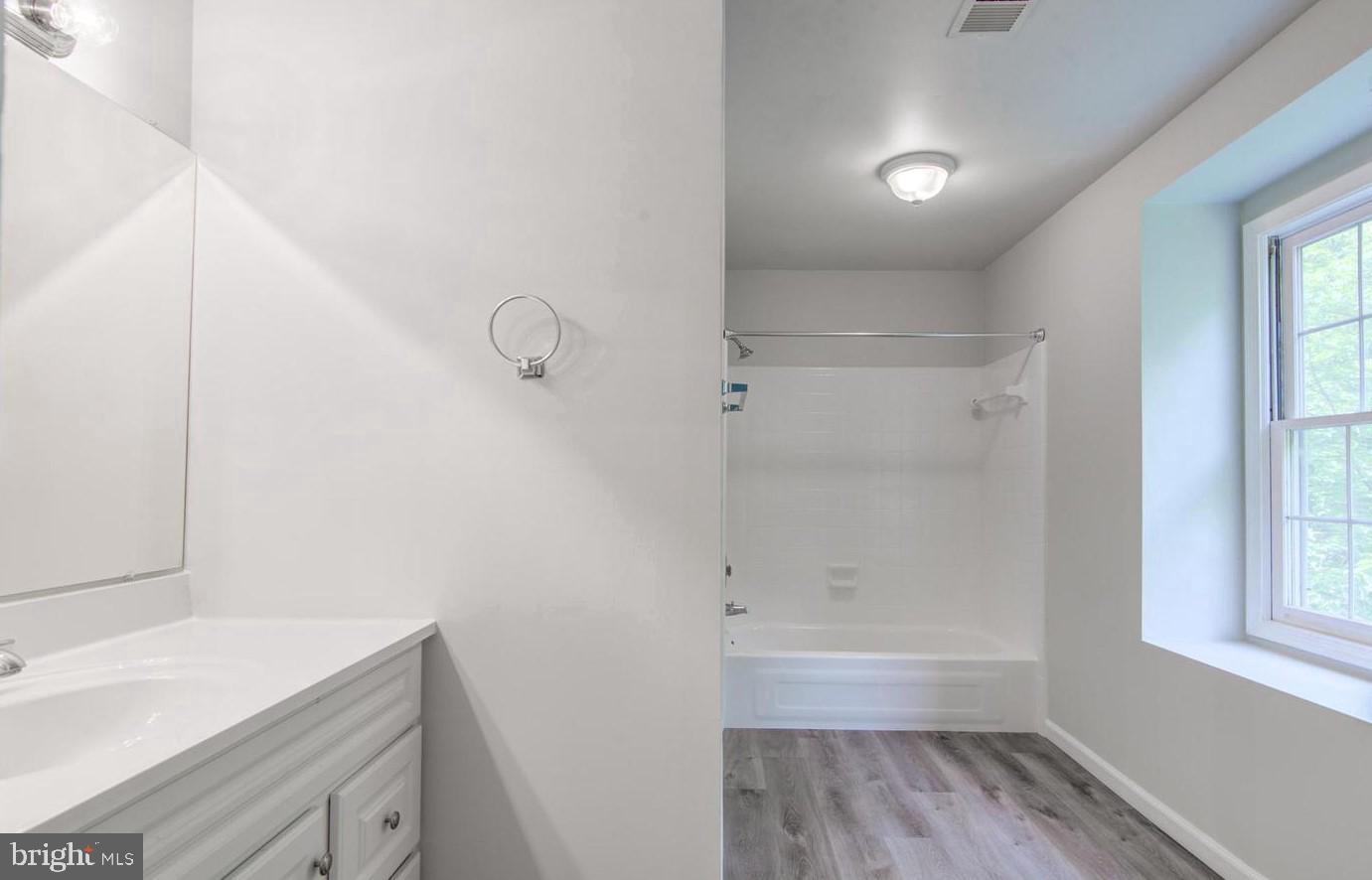 MANTUA - Residential Lease