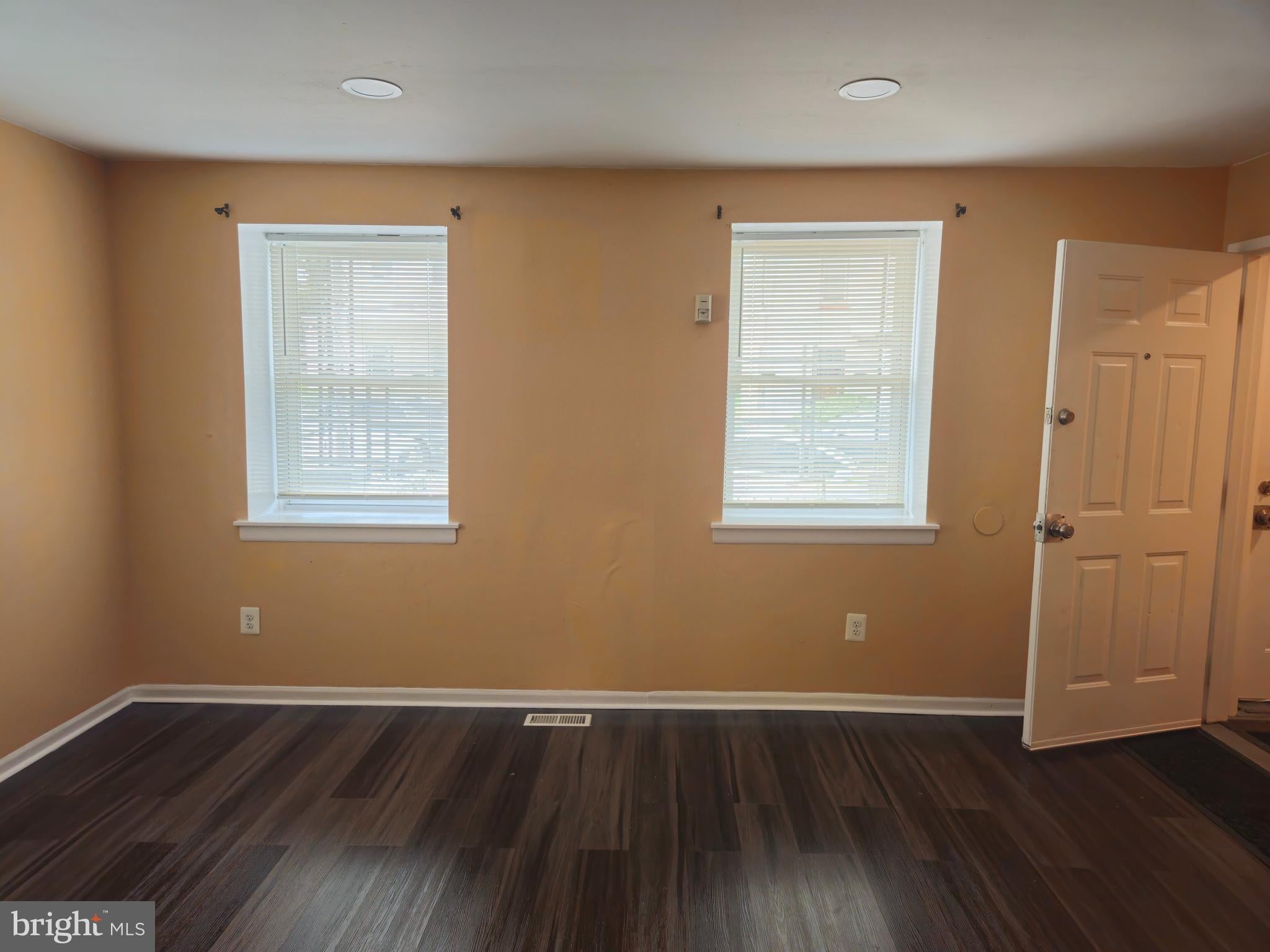 218 E PRICE STREET 1ST FLOOR