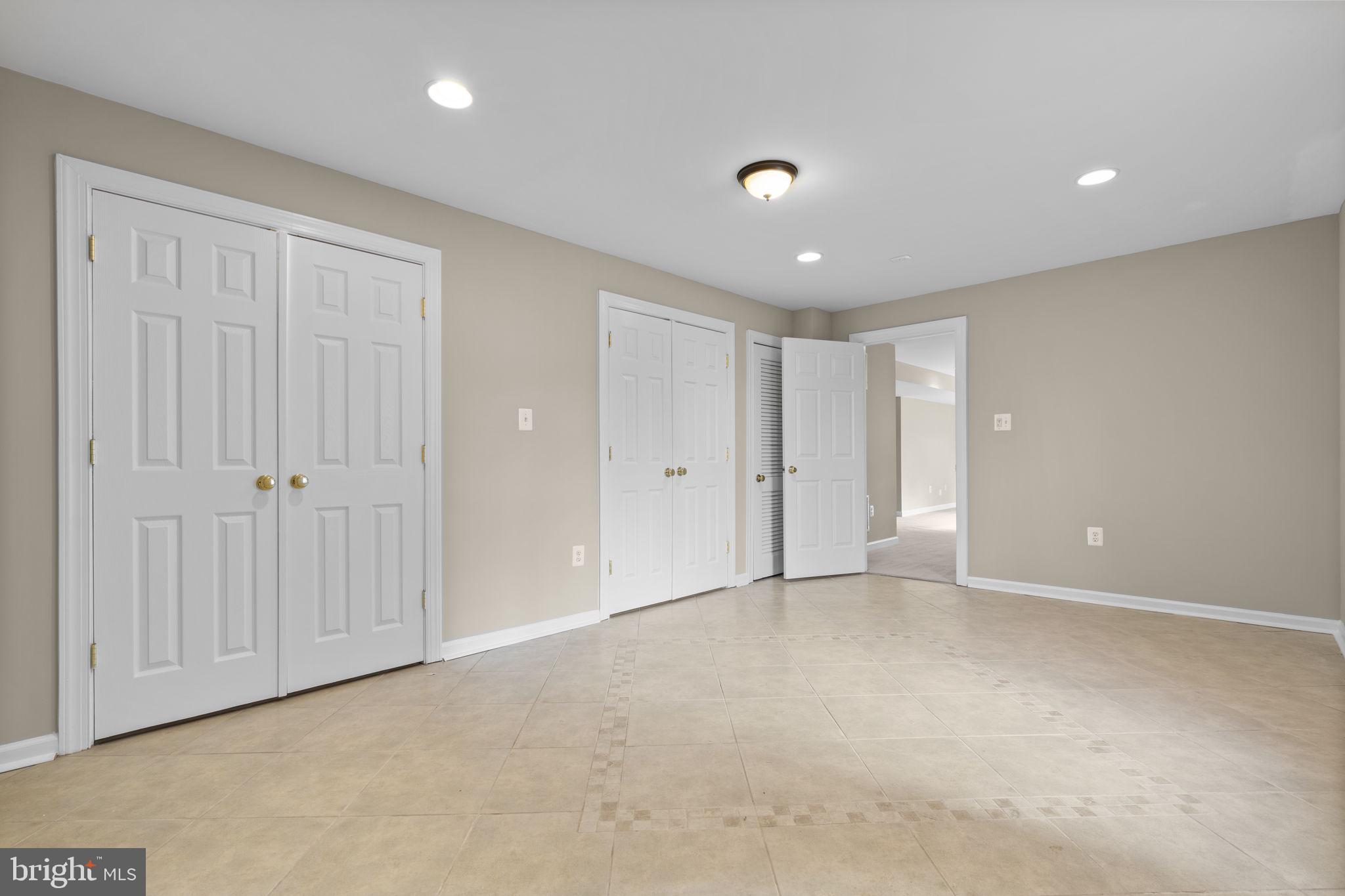 KINGSVIEW VILLAGE - Residential