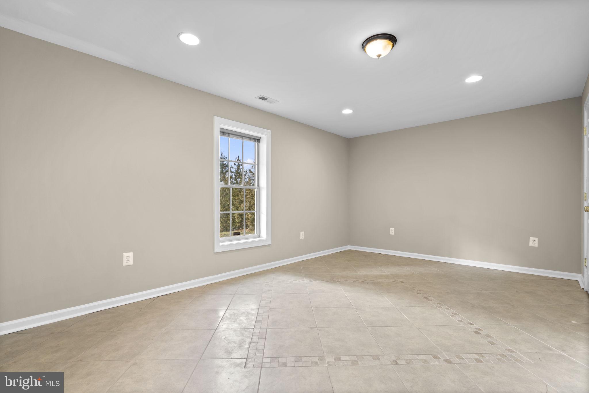 KINGSVIEW VILLAGE - Residential