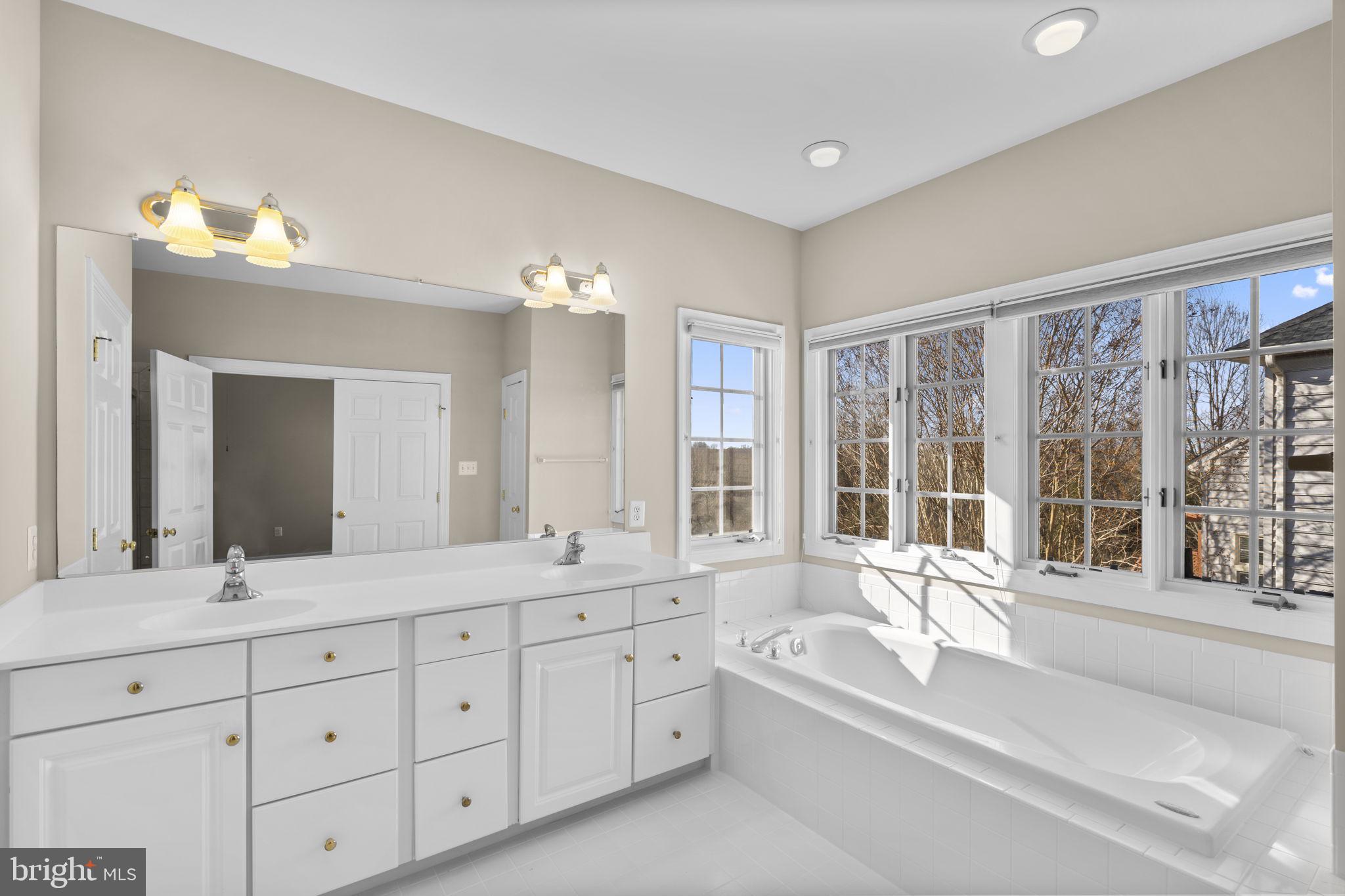 KINGSVIEW VILLAGE - Residential