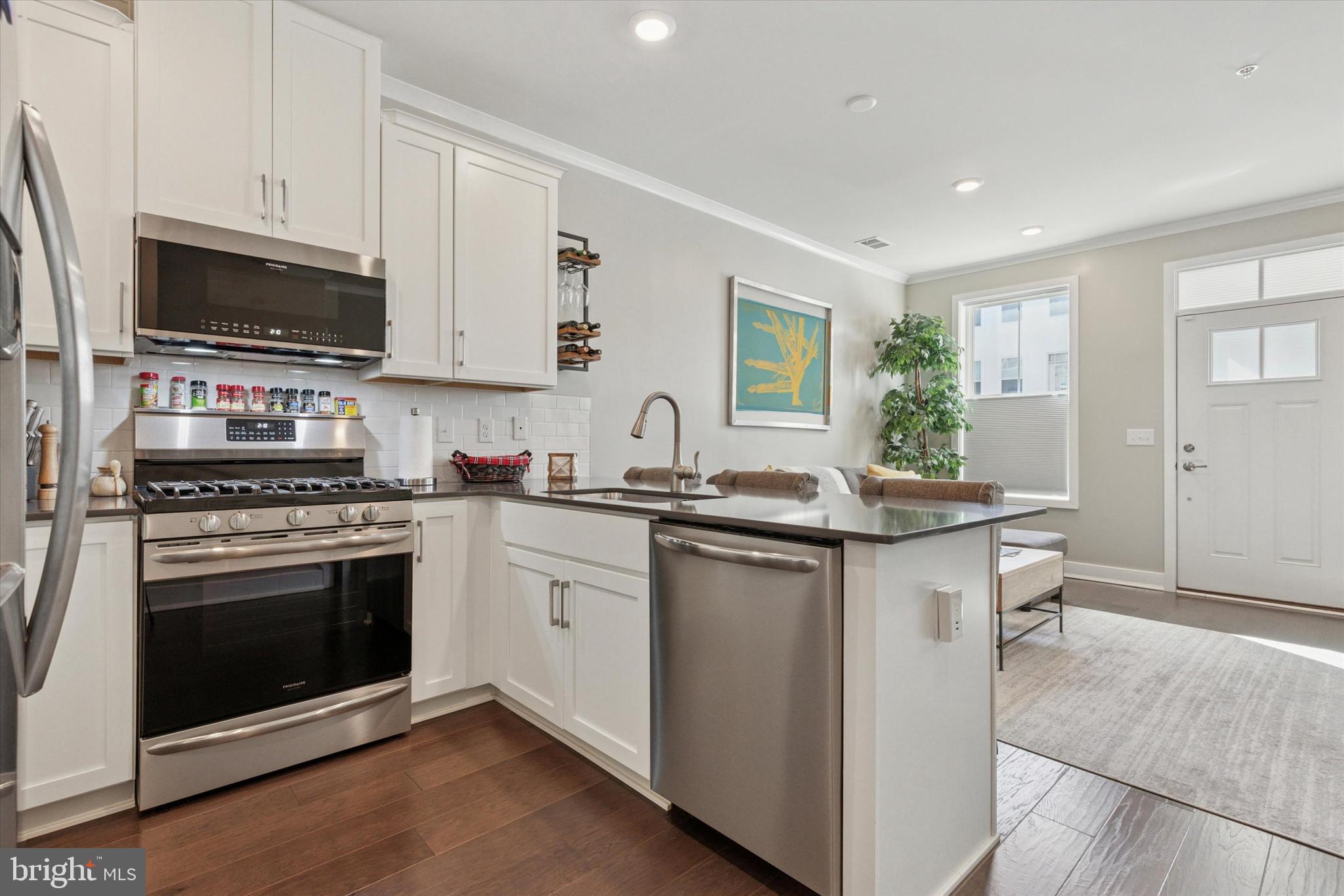 STEELPOINTE - Residential