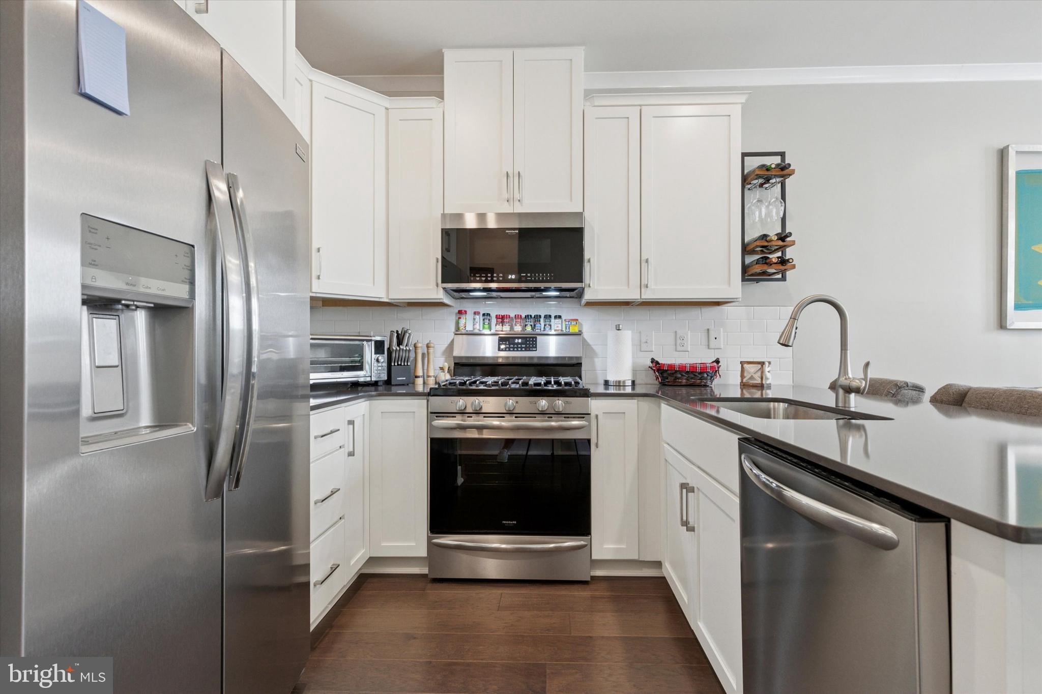 STEELPOINTE - Residential