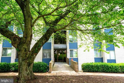 Photo of 2505 Baltimore Road #2505-6, ROCKVILLE, MD 20853 (MLS # MDMC2198894)