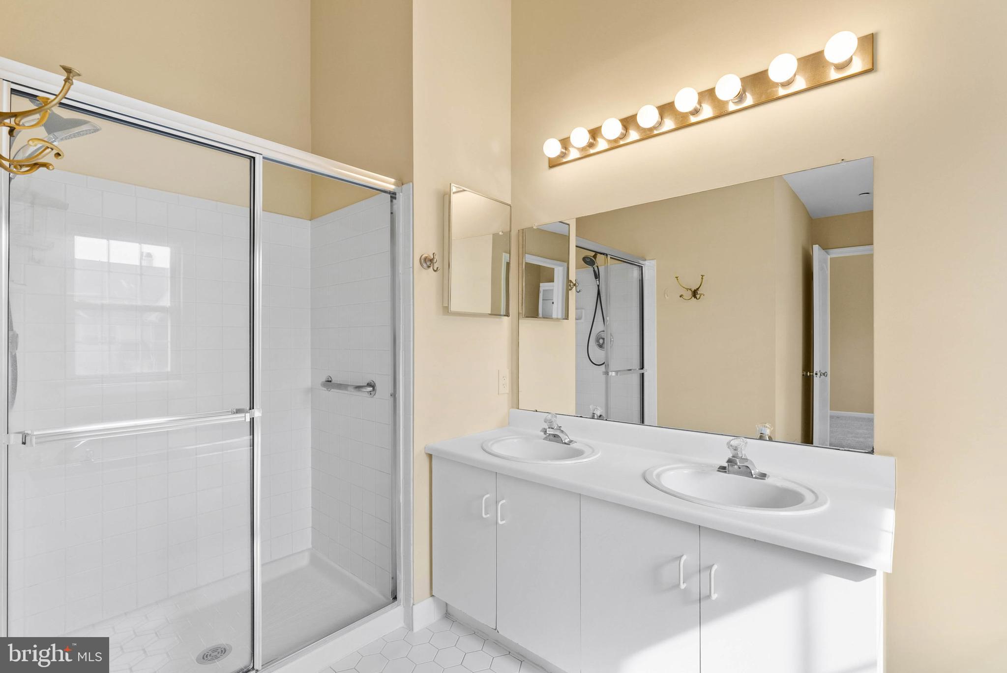 REBEL HILL - Residential