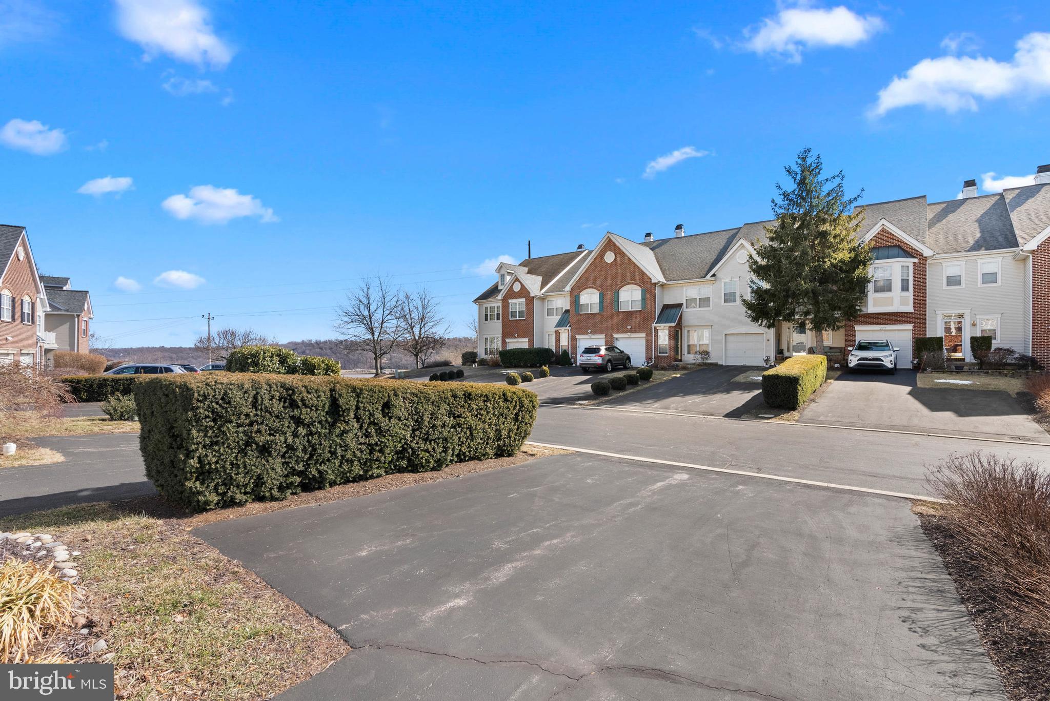 REBEL HILL - Residential