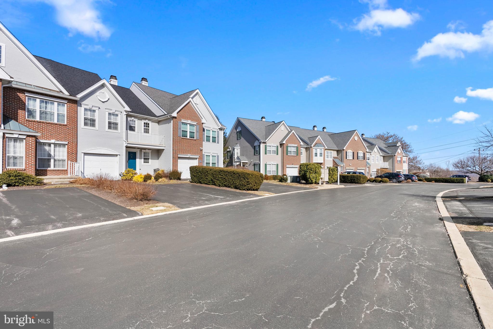 REBEL HILL - Residential