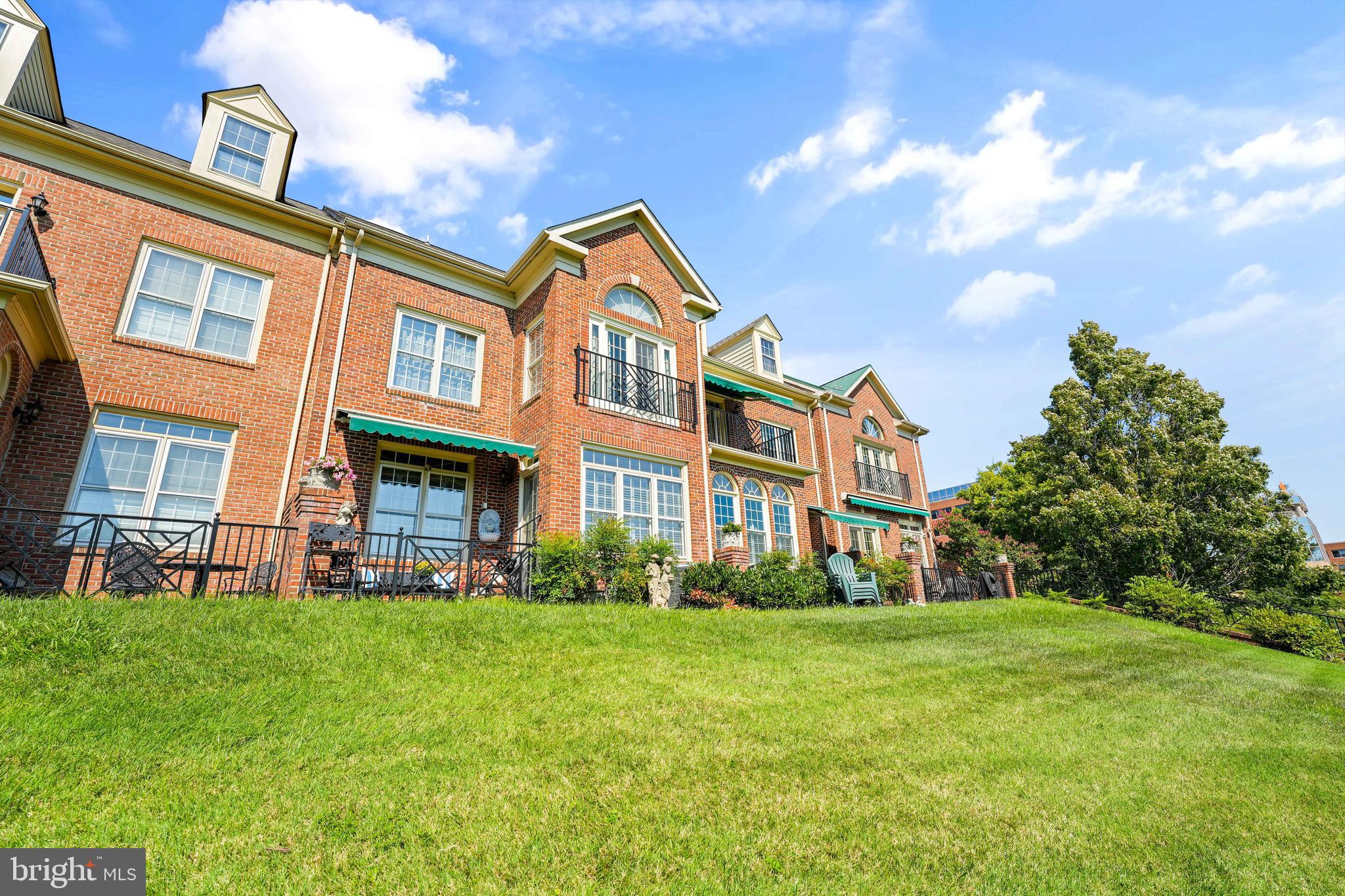 RIVERGATE - Residential