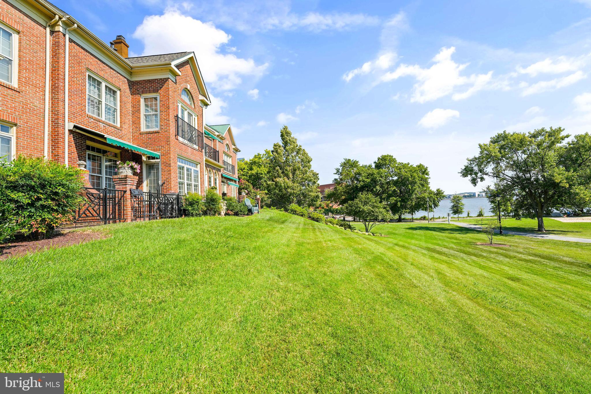 RIVERGATE - Residential