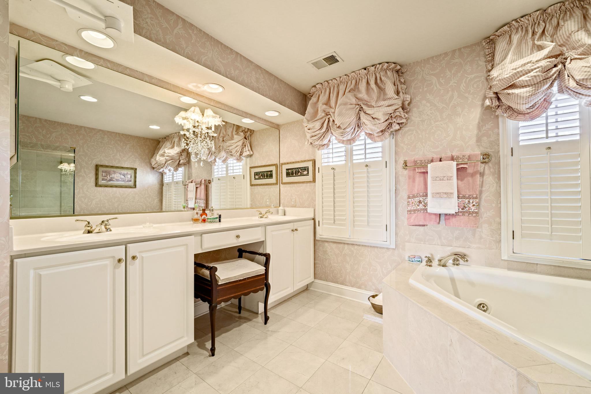 RIVERGATE - Residential