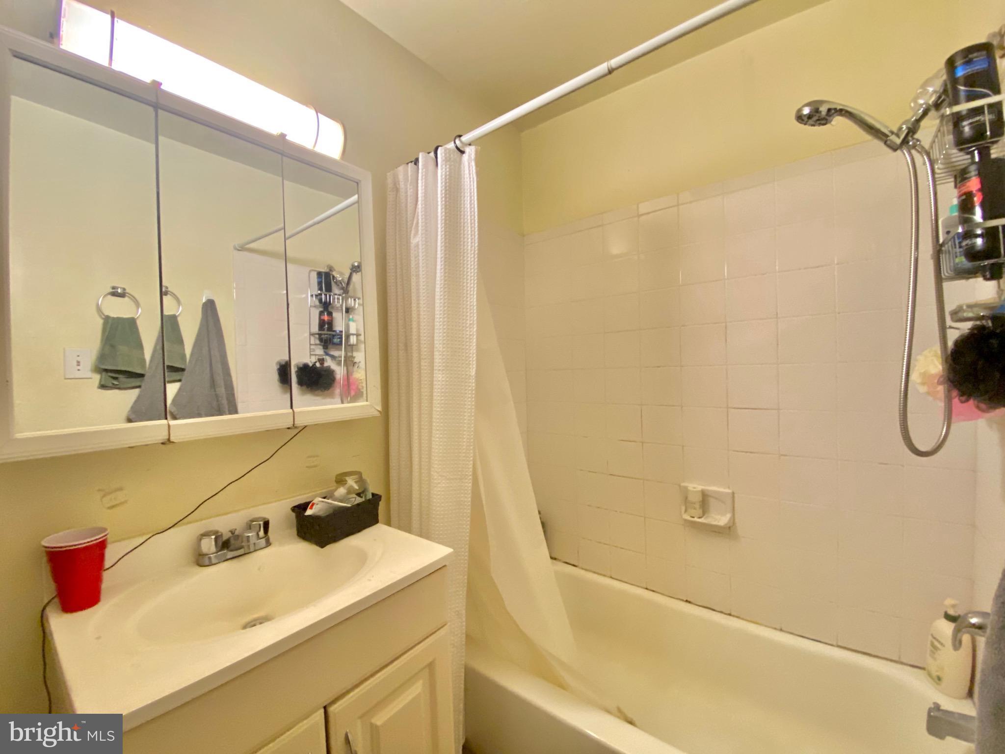 TEMPLE UNIVERSITY - Residential Lease