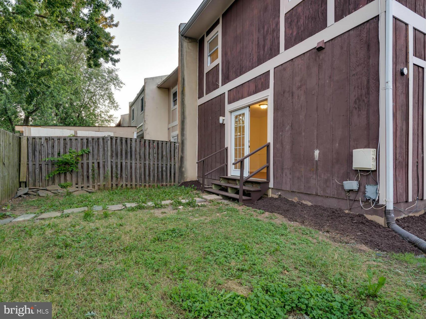 LOUDOUN HILLS - Residential