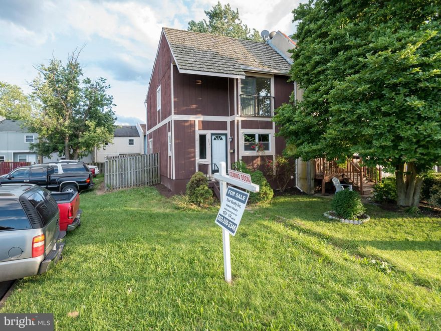 WOW!! PRICE REDUCED, COMPLETELY RENOVATED!! HARDWOOD FLOORING ON MAIN LEVEL AND UPPER, NEW PAINT & CARPET THROUGHOUT,  KIT W/ NEW  APPLIANCES, GRANITE COUNTERS, RECESSED LIGHTING, LOWER LVL WITH 4TH BEDROOM AND A  FULL BATH, NICE REC ROOM!